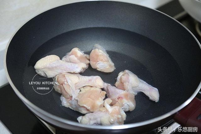 鸡翅根，肉多骨头少，十几块钱做一盘，孩子最喜欢，连吃好几个