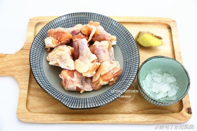 鸡翅根，肉多骨头少，十几块钱做一盘，孩子最喜欢，连吃好几个