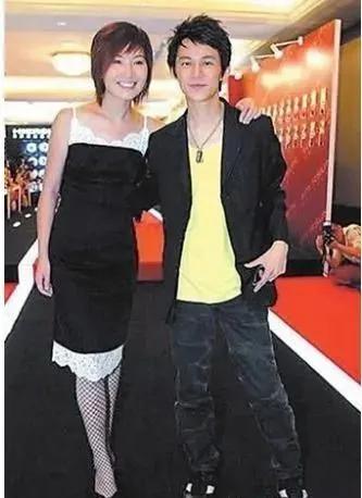 给那英、刘德华写歌，陪何炅走红毯，为什么她不红还招人爱？