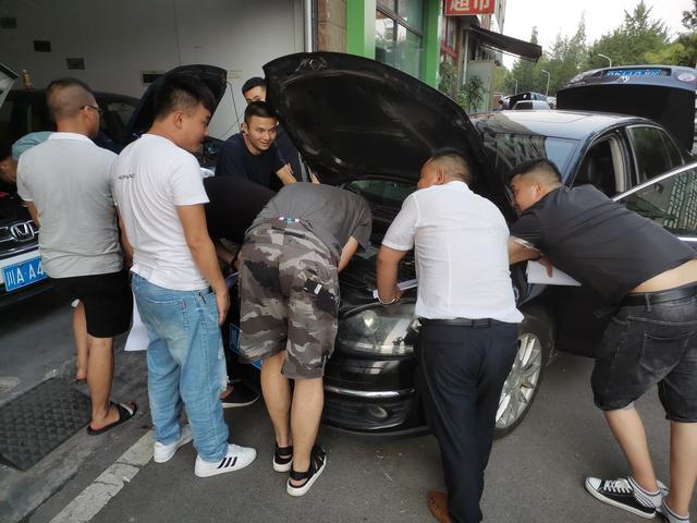 誰說二手車評估師只能是男的？只管搗搗賺差價的不是我所追求的