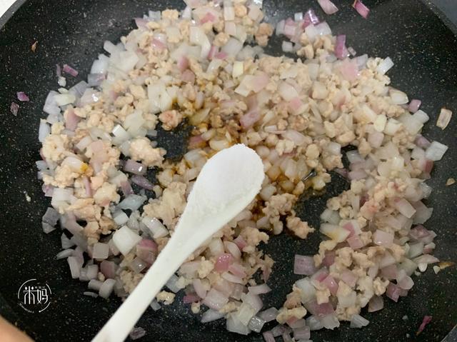 土豆别炒着吃，换种新花样，外酥里嫩咬一口满嘴酥，比吃炸鸡过瘾