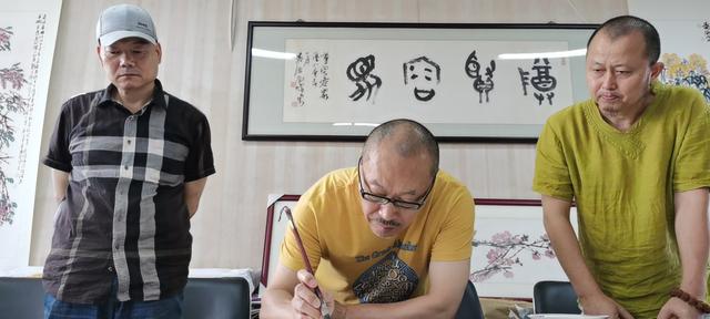 刘炜东写意海南艺术品鉴会在郑州举行