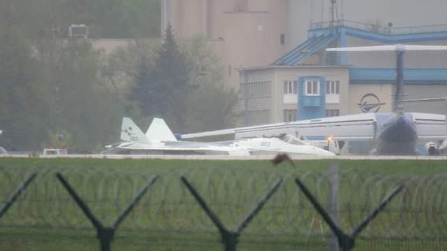 出奇招制约西方国家的F-35，俄罗斯为苏-57布局，专家：领先美军