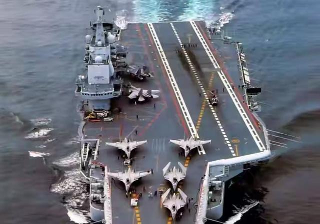 辽宁舰编队训练，现身太平洋，引起关注！