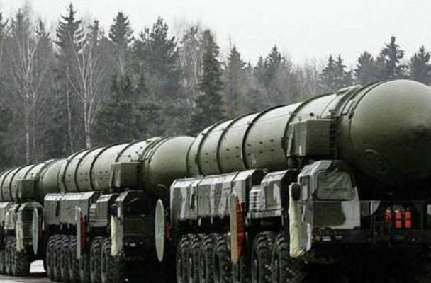 美国军事第一，为何却不敢和俄撕破脸？英专家