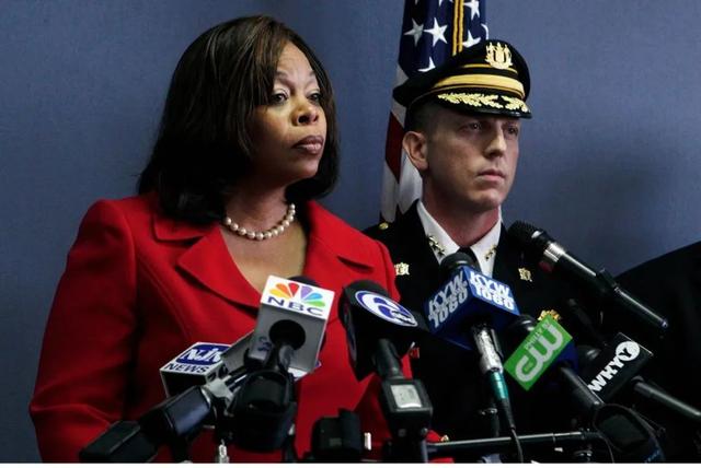 抗议者划地自治，骚乱弥漫全美，美国可以没警