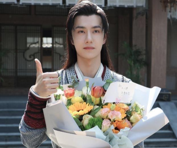 王一博再次秒删微博，因为风扇哭笑不得，值得