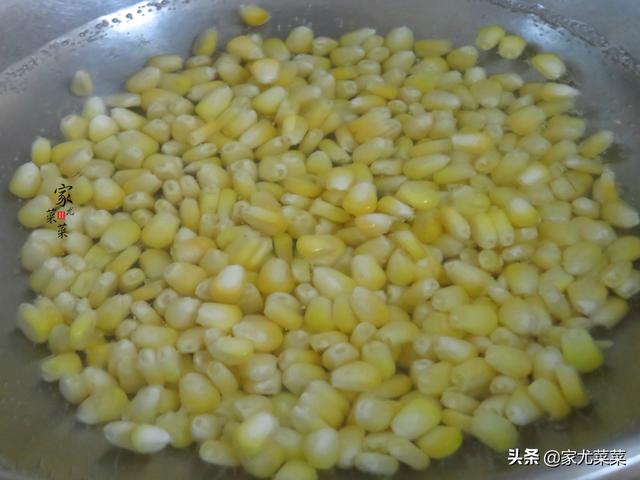 玉米和它是绝配，做法简单，菜色金灿，口感甘甜，比吃肉强
