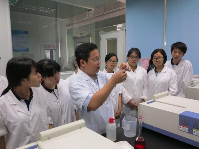 做一个最美的“逆行者”，广州市医药职业学校欢迎你