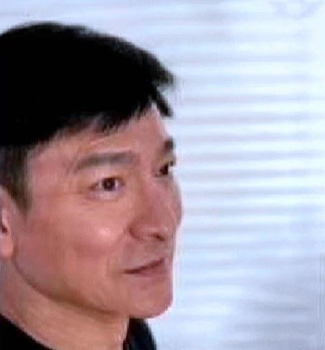 「误发」59岁刘德华误发显老生图秒删 重发美颜照展最美好的男神一面