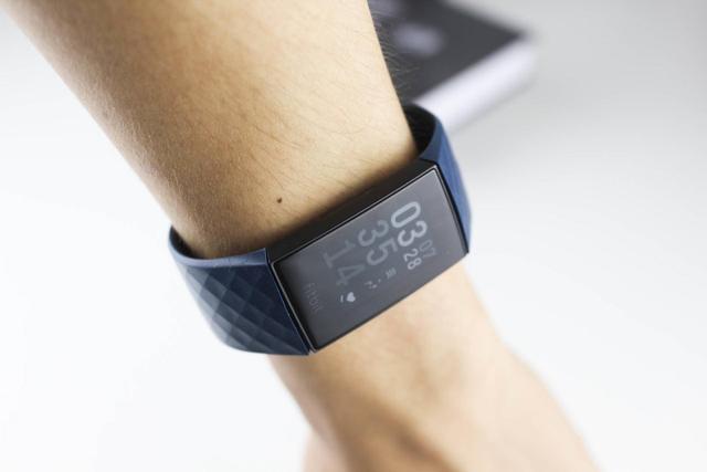 售價(jià)過千的智能手環(huán)強(qiáng)在哪？Fitbit Charge 4告訴你：這就叫專業(yè)