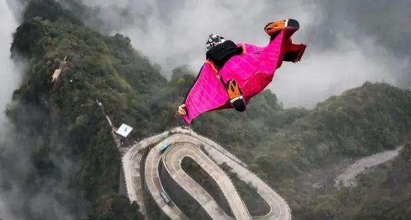 痛心！翼装飞行女大学生已找到：活动受邀获批