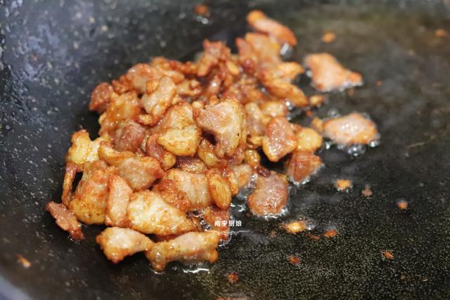 夏天这样做面条，做一锅不够吃，酱香浓郁，面条劲道，好吃到舔盘