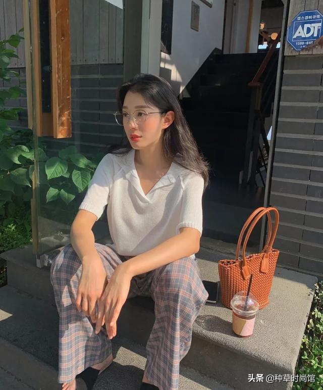 别再跟风穿T恤了，今年巨流行的“短袖”长这样