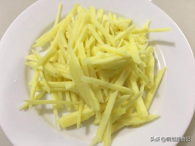 伏天姜米茶泡水喝，驱寒暖胃，一次做一罐，放半年都不会坏