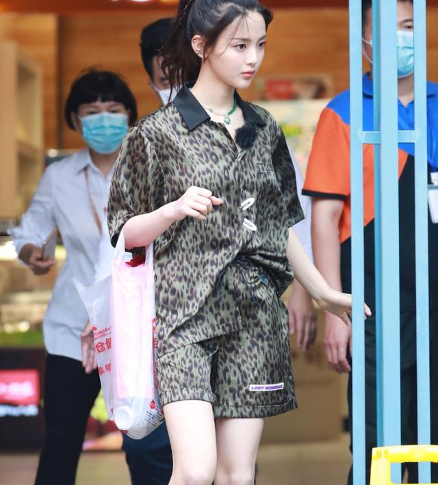 《中餐厅4》录制完毕！截图放大合照中的嘉宾，我说啥都期待了