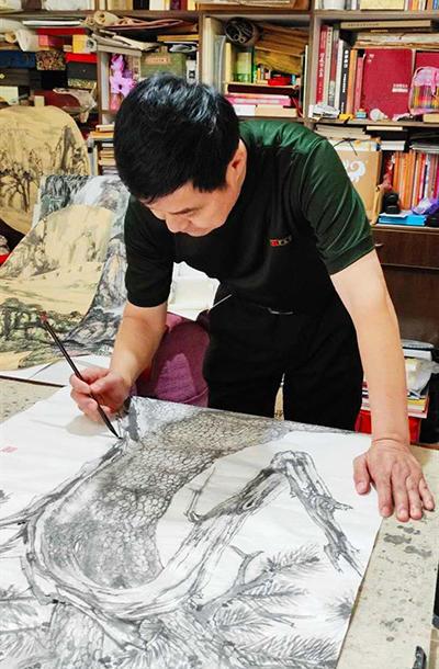 意趣天成为大雅——吴伟其人其画