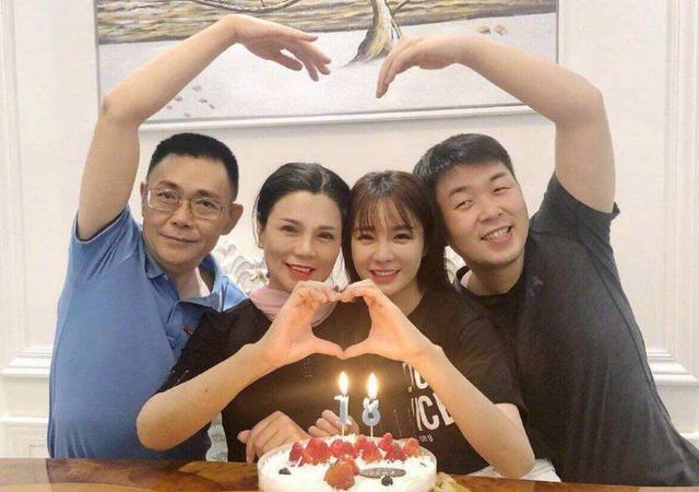 相识相恋8年，终于要结婚了，杜海涛却哭成了泪人