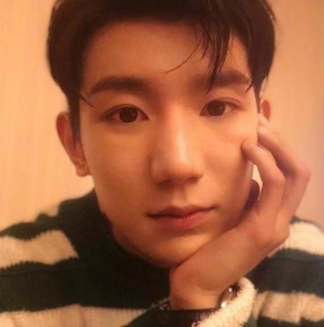 看了杨幂杨紫金晨的旧照，终于知道为啥王源要去缩鼻翼了