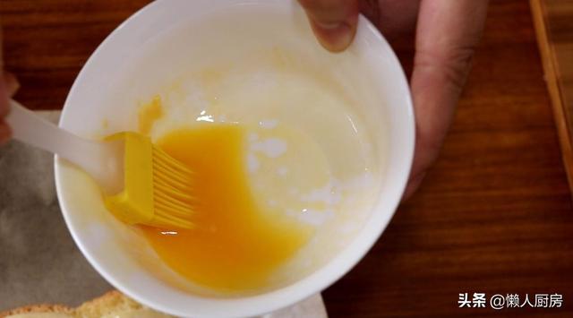 家里香蕉太多，吃不完怎么办？配上面包片做成早餐，家人都说好吃