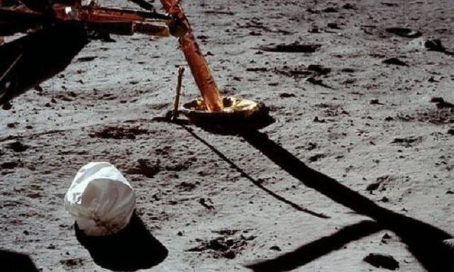 人类扔在月球上的96袋纸尿裤，历经半个世纪，成