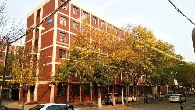 天津"超豪华"大学：坐拥神仙食堂+高配宿舍，更是国产大片取景地！