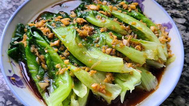 爱吃生菜试试这样做，做法简单味道浓，很好吃的一道家常菜