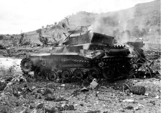 二战日本海军饱受争议的两栖装甲战车，特二式内火艇