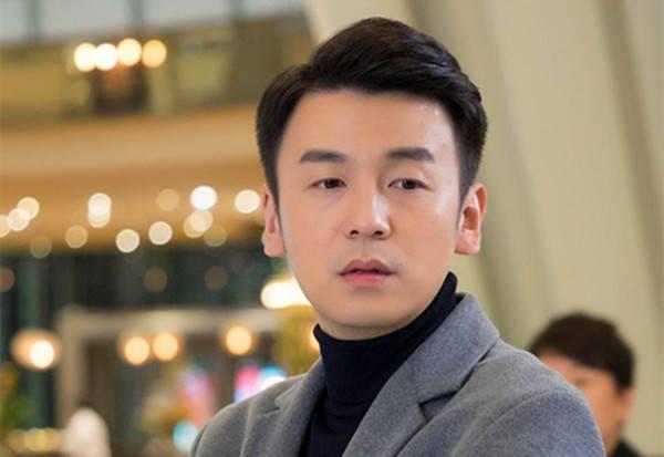 雷佳音娇妻晒跳舞视频，小蛮腰抢镜，跳舞又A又飒超有范