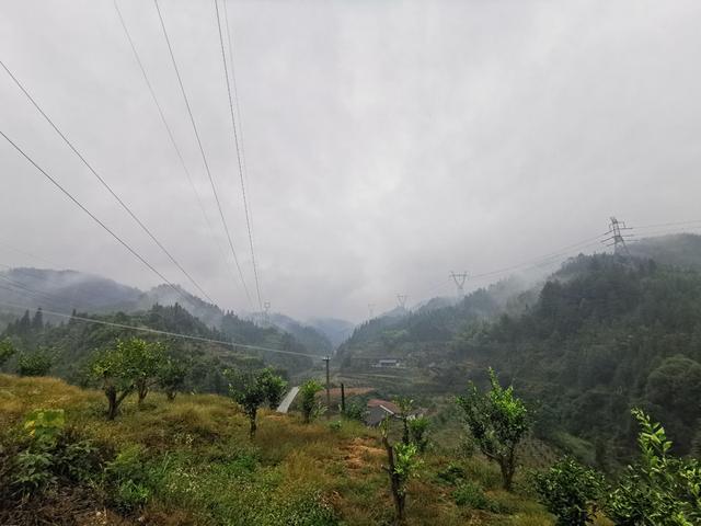 摩旅湘西，单人单车翻越湖南第一大山，雨雾中的雪峰山奇秀险峻