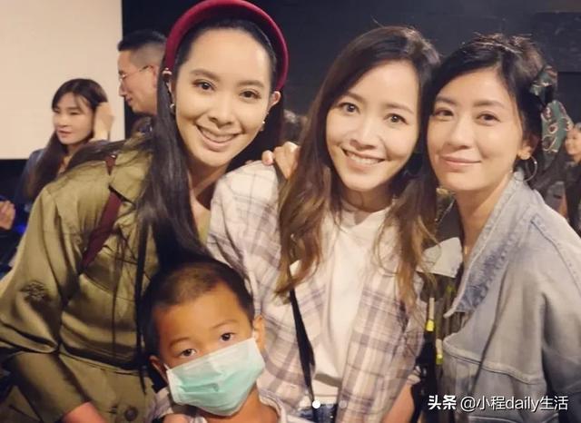 贾静雯包场请朋友看电影，看清观影人数：这才