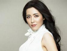 3任男友都是影帝，自己却不火，曾黎的人生被那套"男人装"毁了