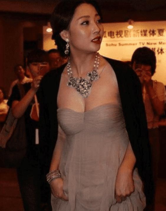 “年轻时”迷死一片男人，不结婚不生孩子，今41岁的她像个水蜜桃