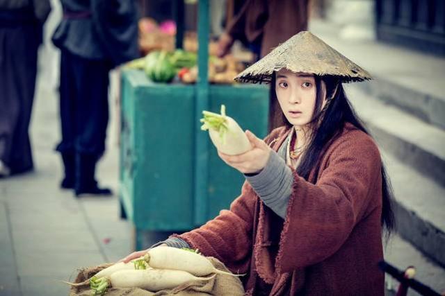 本以为鬼将军于斌只是演员，看到他在《王牌》的身份，网友：失敬