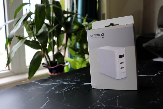 出差旅行中一个就够了-Omthing 65W氮化镓充电器