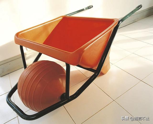 失败5127次、买不起食品、自己缝衣服，卖吹风机