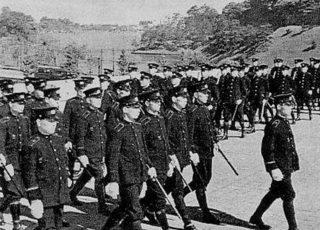 武工队化装袭击进城容易，装特务谁也不敢查，