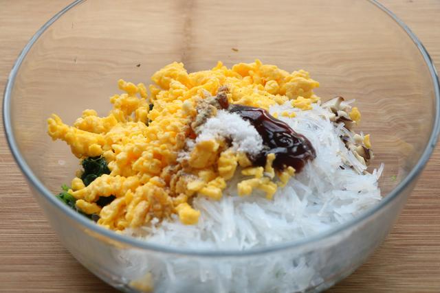 我家隔三差五就做的煎饼，好吃管饱，外表焦香酥脆，馅料丰富多彩