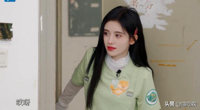 鞠婧祎化浓妆录综艺，谁注意贾玲一针见血说的啥？老前辈眼光真毒