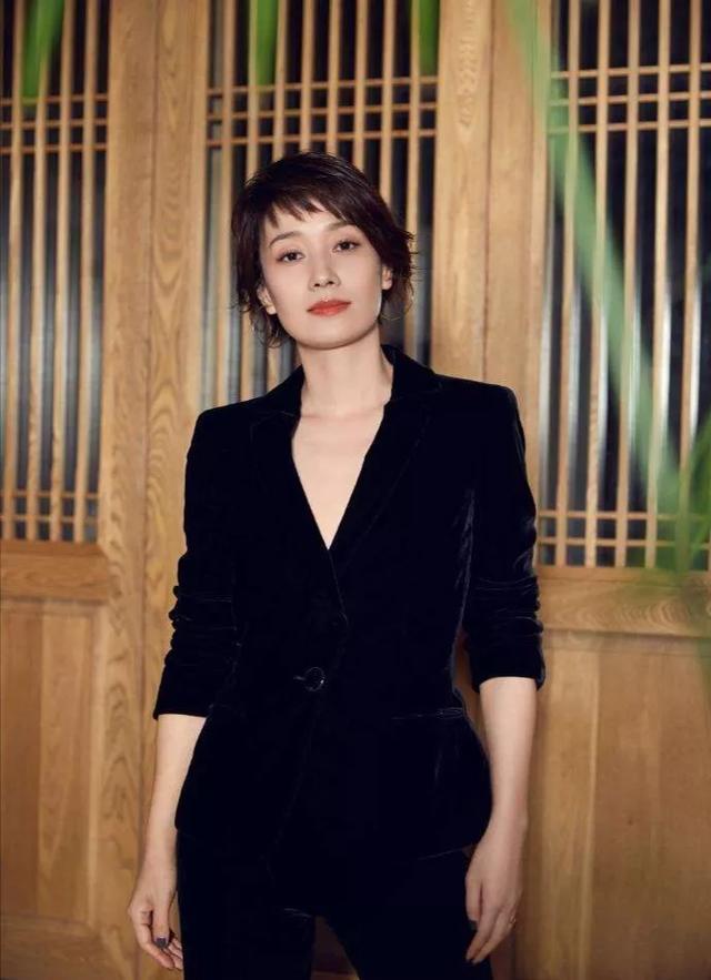 马伊琍黄奕17年后同框，走出婚变的她们成《还珠