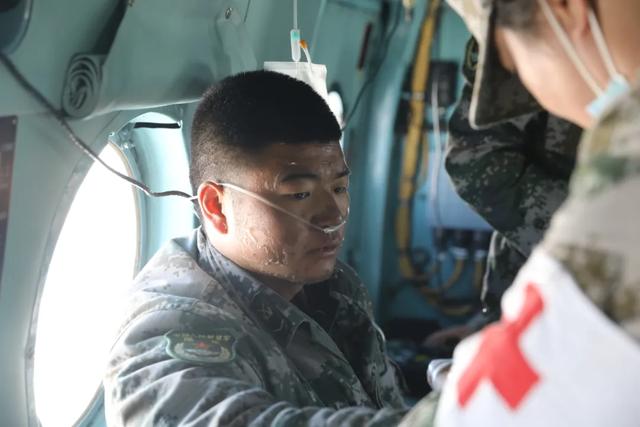 抢救雪域哨兵，卫星电话呼叫军用直升机高原空