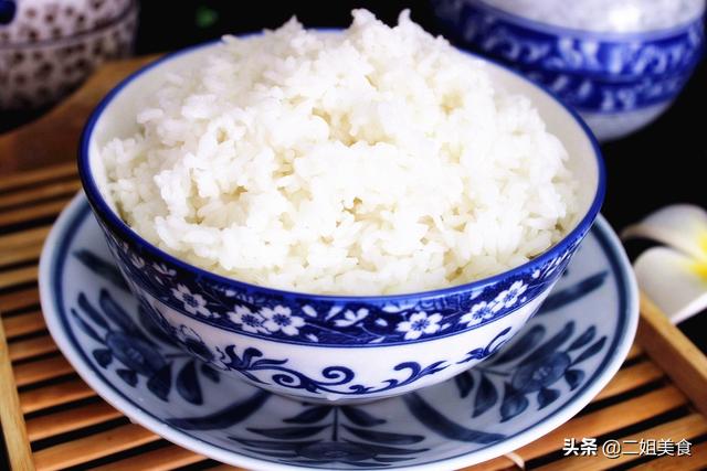 蒸米饭，冷水放大米是错的！大厨：知道这3点，米饭更加香软可口