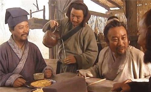 古人吃完饭放下一锭银子就走，店家为何从不清点，怎知饭钱够了？