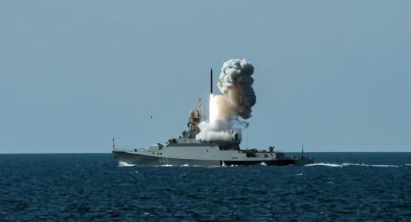 两艘俄军登陆舰快速进入地中海，叙利亚局势发