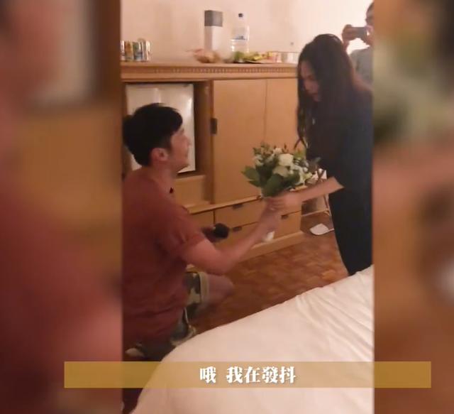 李荣浩35岁生日小情侣互诉衷肠，杨丞琳首晒求婚视频甜蜜满满