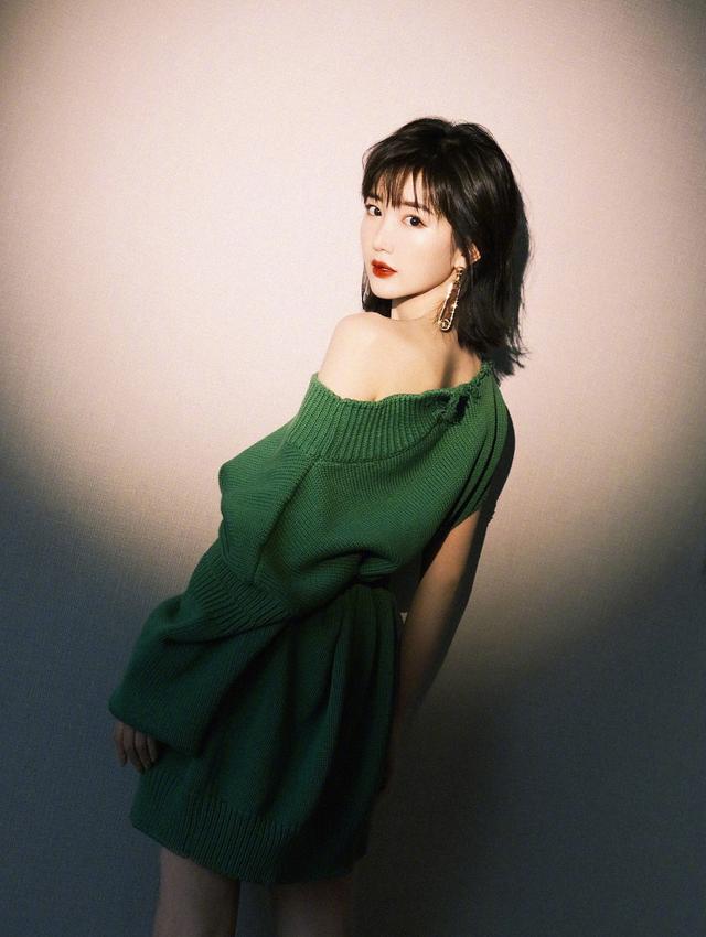 猫猫头|毛晓彤流泪猫猫头，可爱又软萌看时尚女孩征服娱乐圈