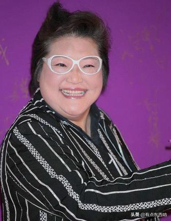 周星馳的“烈火奶奶”，卻是宅男女神，62歲被曝仍是單身成這樣