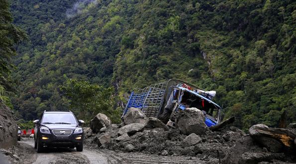 中国最危险的公路，40余名武警在此牺牲，通车第