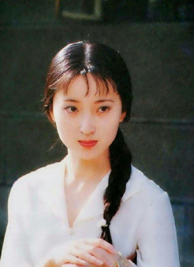 陈晓旭离世13年，当年陪她一同出家的痴情丈夫，如今还俗再娶了吗