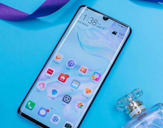 华为冲刺销量，价格缩水2100元，128GB+50倍远射+